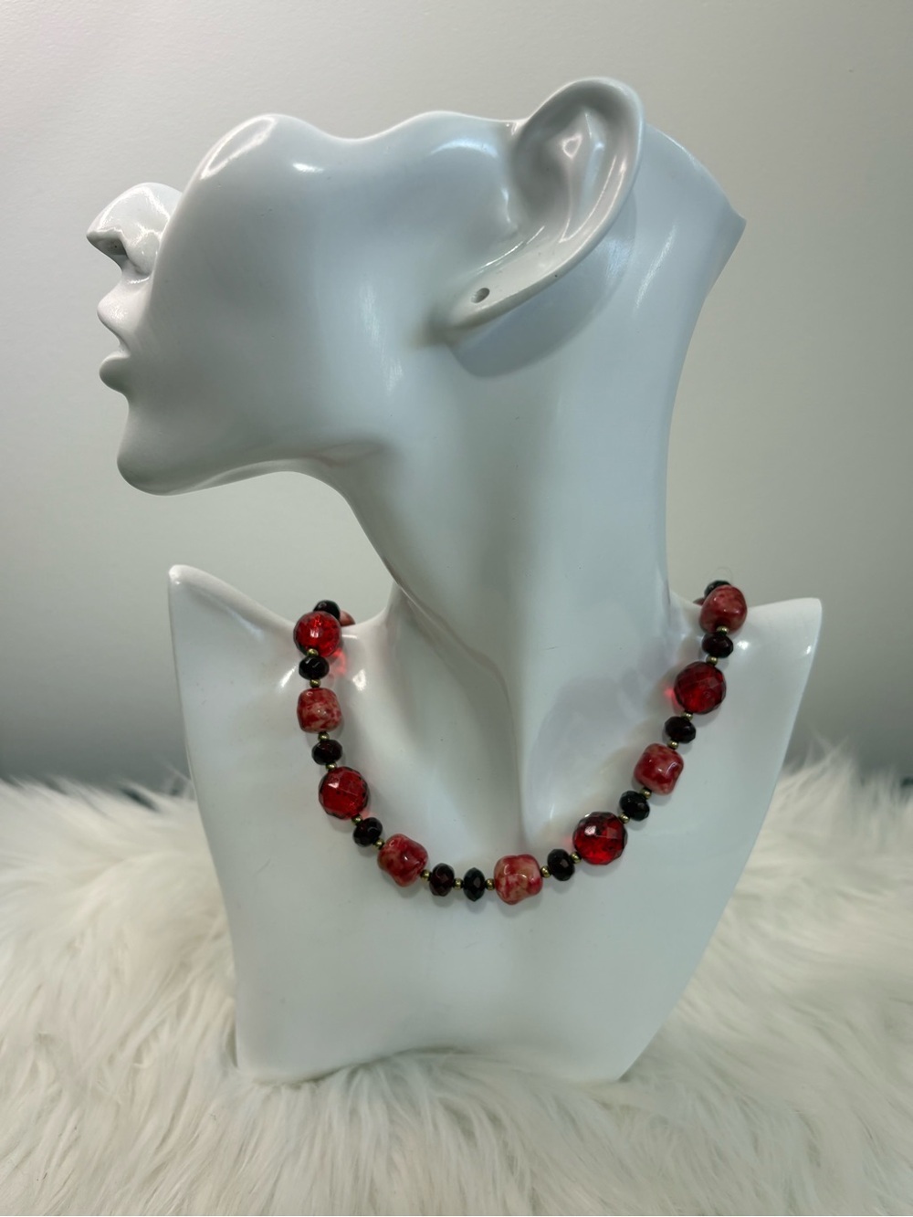 (187)Joan Rivers Red and Dark Red Beaded Necklace